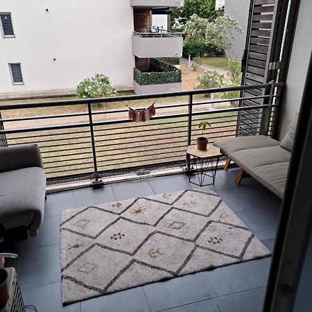 Appartement T2 Avec Terrasse, 5 Min De La Plage Frejus Luaran gambar